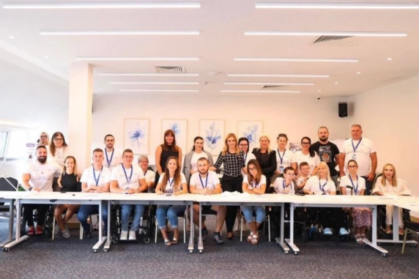 Ministarka Đurđević Stamenkovski otvorila Letnju školu Akademije mladih lidera sa invaliditetom (FOTO)