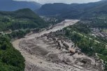 STRAVIČNE POPLAVE ODNELE NAJMANJE DEVET ŽIVOTA! Na stotine ljudi NESTALO, među njima mnogo stranaca - SPASIOCI U TRCI S VREMENOM! (FOTO, VIDEO)