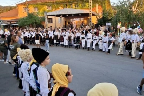 RIZNICA SRBIJE! Veoma posećeni Miholjski susreti sela