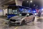 TEŠKA SAOBRAĆAJNA NESREĆA NA VOŽDOVCU! Sudarili se automobil i gradski autobus - ima teško povređenih!