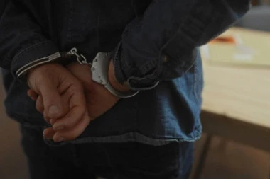 POLICIJA GA SAČEKALA UMESTO MALOLETNICE! Uhapšeni pravoslavni ”sveštenik“ G. T. raščinjen pre incidenta u Bijeljini, sud mu odredio pritvor od 30 dana