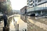 ULICE PRETVORENE U REKE! Havarija u Kragujevcu! Stotine domaćinstava trenutno bez vode (FOTO)