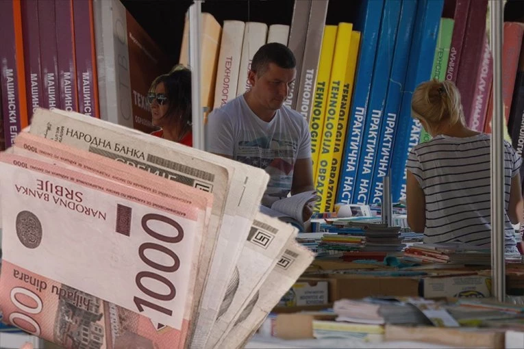 Evo koliko roditelji plaćaju udžbenike i kako mogu da uštede