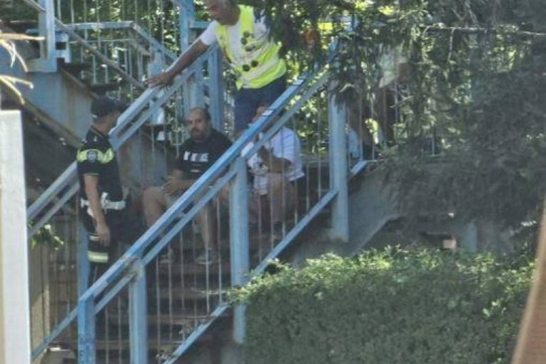 HAOS U KRAGUJEVCU! Blokaderi nasrnuli na policiju, a onda se PRAVILI DA SE NIŠTA NIJE DESILO!