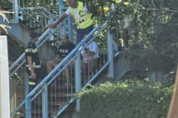 HAOS U KRAGUJEVCU! Blokaderi nasrnuli na policiju, a onda se PRAVILI DA SE NIŠTA NIJE DESILO!