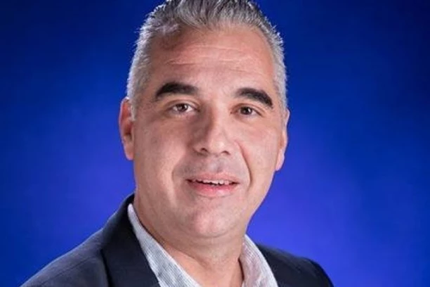 KRAGUJEVAČKI BLOKADER U AKCIJI: Muzikant Mladen Perović divljao na pasareli!
