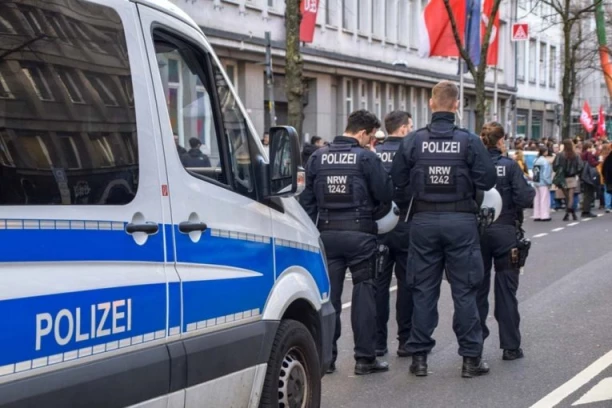 HOROR U ŠKOLI Momak (19) ubio bivšu devojku (18), još kedna osoba stradala