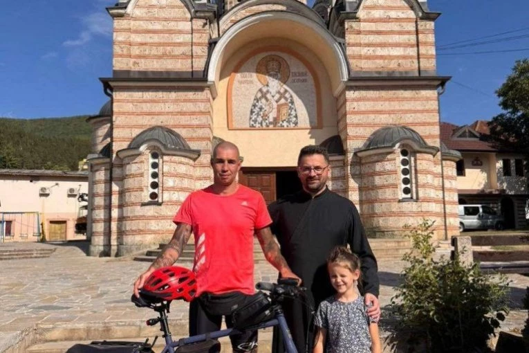 NIJE GA ZAUSTAVILO 405 KILOMETARA! Bokser Marko Nikolić biciklom stigao u srspku svetinju, OVO JE RAZLOG NJEGOVOG PODVIGA! (FOTO, VIDEO)