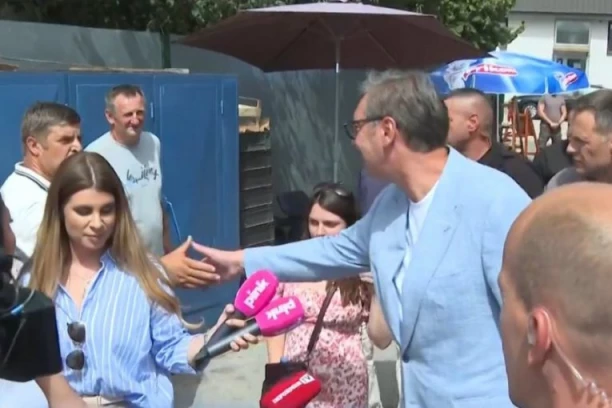 VUČIĆ OBILAZI MAČVANSKĮ OKRUG: Predsednik u Osečini, sačekao ga veliki broj ljudi! (FOTO)