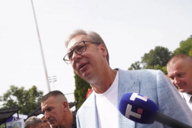 VUČIĆ U OSEČINI NA SAJMU ŠLJIVA: Hoće zapadnjaci da nam kažu da smo JEDINI KRIVCI! (FOTO)