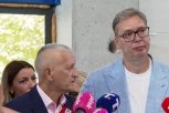 VUČIĆ U MAČVANSKOM OKRUGU: Predsednik obilazi preduzeće "Krušik plastika" - Država je spremna da pomogne (FOTO)