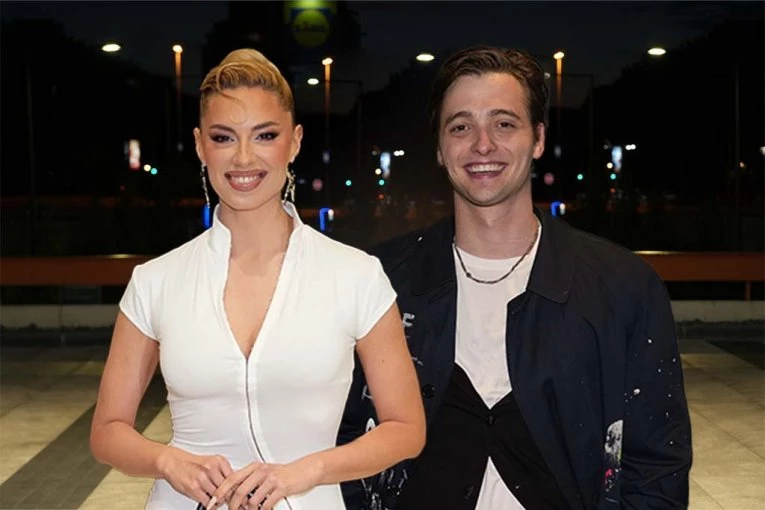 SKANDAL! Isplivala navodna prepiska Bjelogrlićevog sina s drugom devojkom - svi čekaju reakciju Sare Jo!