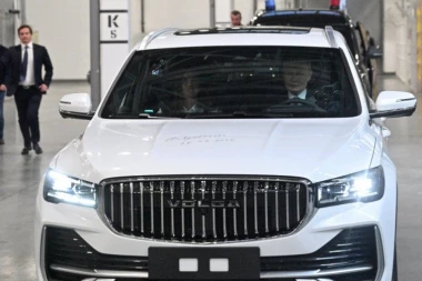 PUTIN PROVOZAO NOVU "ZVERKU"! Ruski predsednik lično testirao novi automobil Volga! (VIDEO)