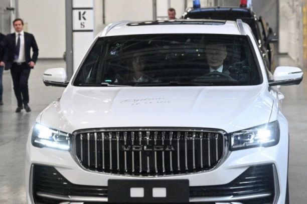 PUTIN PROVOZAO NOVU "ZVERKU"! Ruski predsednik lično testirao novi automobil Volga! (VIDEO)