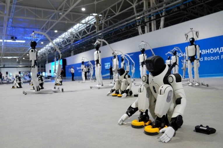 USKORO ĆE MOĆI DA SE KORISTE I U DOMAĆINSTVIMA! Prvi humanoidni roboti sišli sa proizvodne trake u Šapcu!