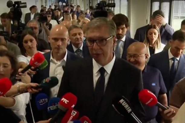 OTVARANJE PRVE FABRIKE HUMANOIDNIH ROBOTA U SRBIJI! Predsednika Vučića dočekali Milutin i Dragutin u narodnim nošnjama