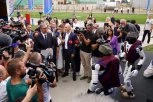 "PREDSEDNIČE, DOSTA PRIČE..."! Roboti Milutin i Dragutin u srpskoj narodnoj nošnji dočekali Vučića u Šapcu - POKAZALI NEŠTO ŠTO SRBIJA DO SADA NIJE VIDELA! (FOTO, VIDEO)