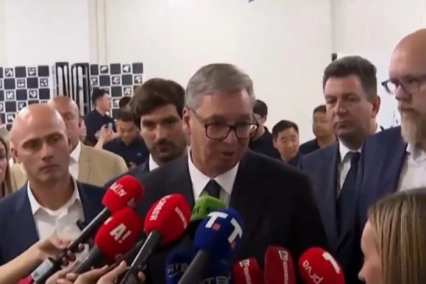 PREDEDNIK VUČIĆ U ŠAPCU NAJAVIO VELIKE VESTI Za 15 dana predstavićemo prve robote koji koriste oružje