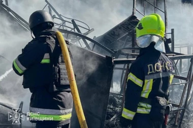 EKSPLOZIJE SATIMA ODJEKIVALE, MRTVI SE JOŠ BROJE! Najmanje 37 poginulih i stotine evakuisanih nakon napada u Kijevskoj oblasti! (VIDEO)