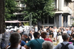 Blokaderski skandal u Kaluđerici - došli čoveku na vrata, pa ga udarili u glavu jer nisu dobili podršku!