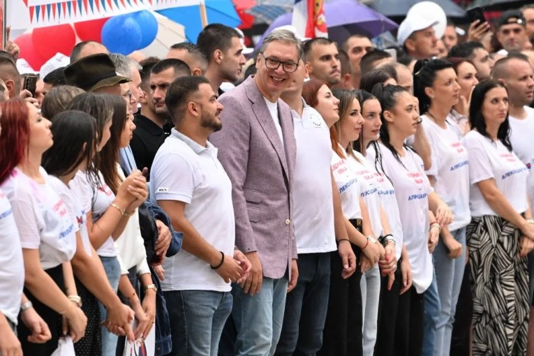 VUČIĆ NA SKUPU "UJEDINJENA SRBIJA" U UŽICU: Hvala na svemu što ste izdržali u poslednje dve godine! (VIDEO)