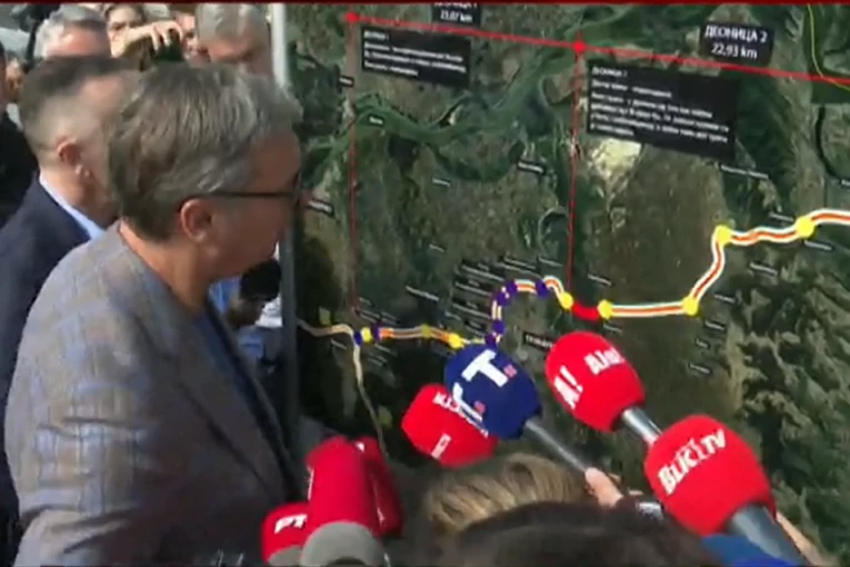 OD BEOGRADA DO GOLUPCA ZA SAT I 15 MUNUTA Vučić stigao na svečano otavaranje 28 km auto-puta: Ostvarenje snova za istok Srbije