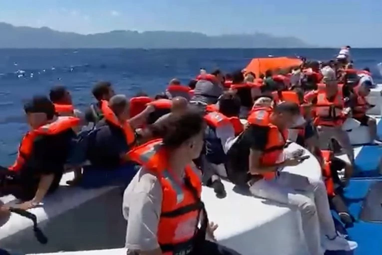"UPOZORAVALI SMO KAPETANA I MOLILI DA SE VRATI, ALI...!" Preživeli opisali šta je prethodilo hororu u vodama kod Kipra - NAJMANJE SEDMORO MRTVIH I 23 NESTALA U PREVRTANJU TRAJEKTA! (VIDEO)