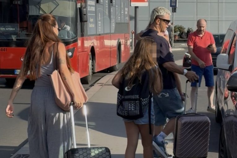Nikolija Jovanović i Relja Popović sa decom