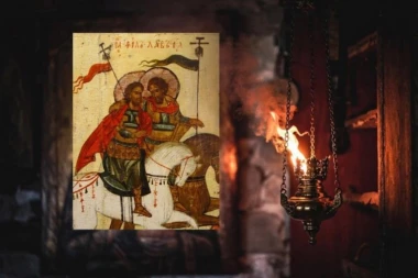 ISCELILI DEČAKU OKO, IDOLSKI HRAM PRETVORILI U CRKVU, PA BAČENI U BUNAR: Sutra slavimo Svete mučenike Flora i Lavra