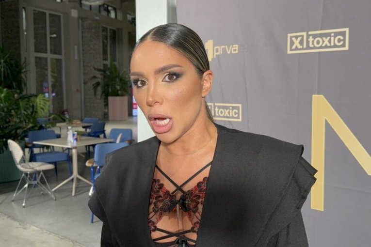 Sandra Afrika, pevačica