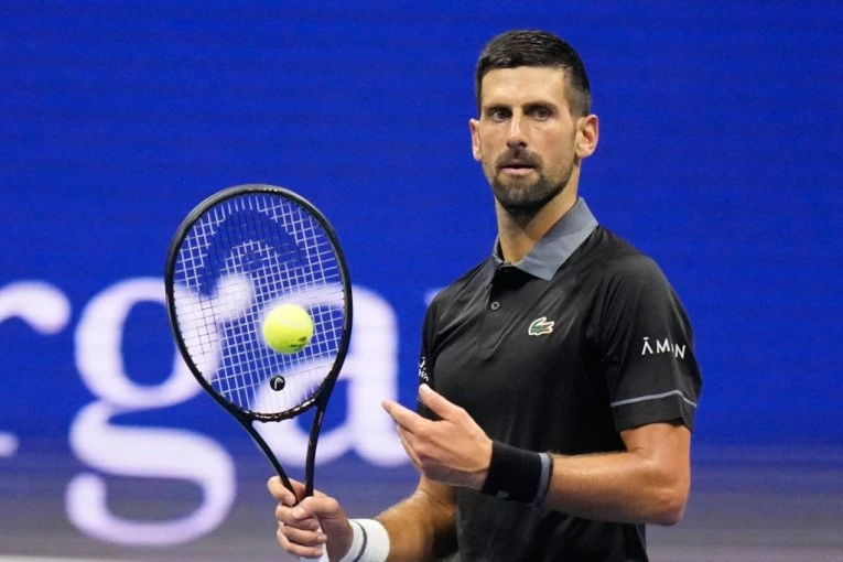 Novak Đoković izazvao haos na aerodromu u Kini: Neverovatne scene u Pekingu po dolasku najboljeg tenisera ikada! (VIDEO)
