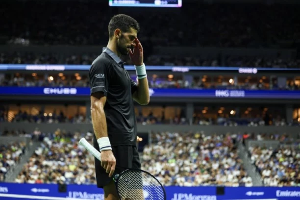 NOVAK ĐOKOVIĆ NIJE HTEO DA ĆUTI ! Srbin izgubio živce - ova rečenica se orila stadionom (VIDEO)