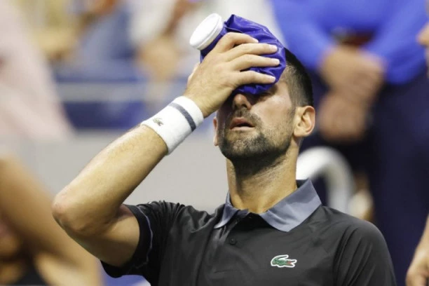 NOVAK ĐOKOVIĆ SE POVREDIO? Srbin se uhvatio za stopalo sa bolnom grimasom na licu (VIDEO)