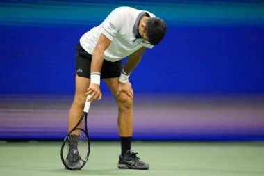 HOROR NA US OPENU! Pogledajte kako je Novak Đoković povraćao nasred terena! (VIDEO)