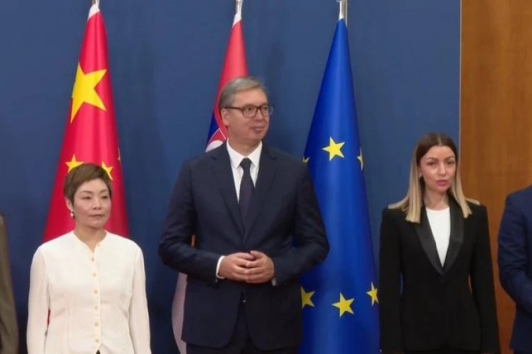 Nakon sastanka u Palati Srbija - Vučić potpisuje važan ugovor!