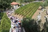 SLAVA MANASTIRA TVRDOŠ OKUPILA VERNI NAROD I SVEŠTENSTVO: Vladika Dimitrije pozvao vernike da se u životnim teškoćama najpre obrate Bogorodici