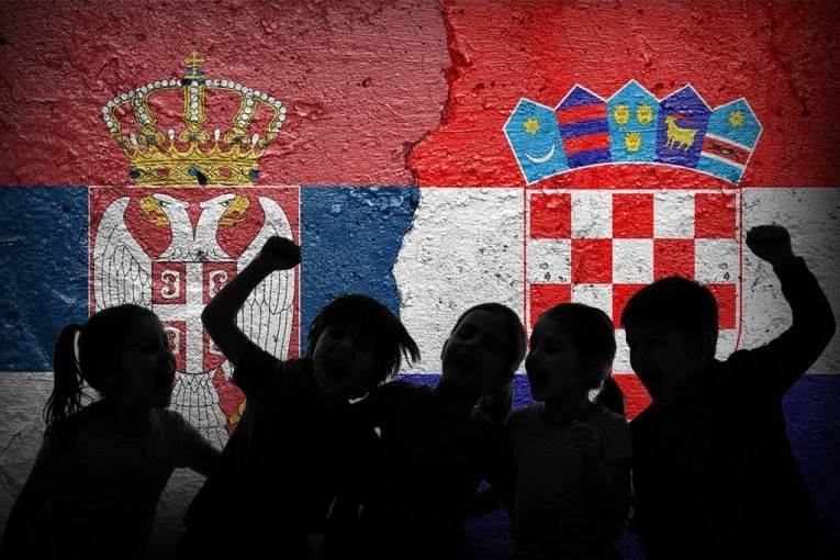 HRVATSKA DECA U CENTRU SKANDALA! Pevalo se protiv Srba, ali ne bilo koja pesma! Ovo je sramota EPSKIH RAZMERA! (VIDEO)