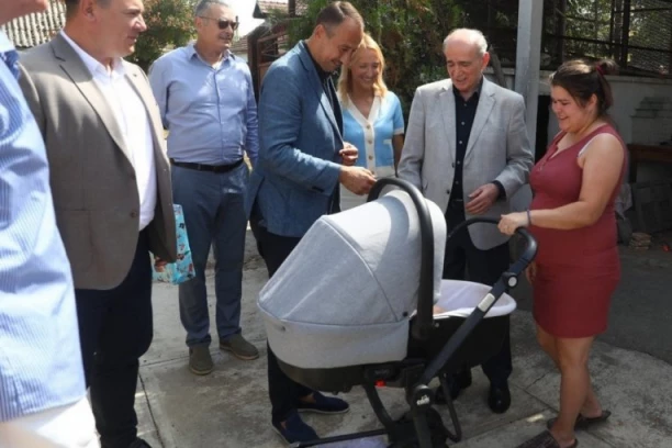 Krkobabić u poseti porodici Hanđa: Bačko Petrovo Selo - selo za Ginisa