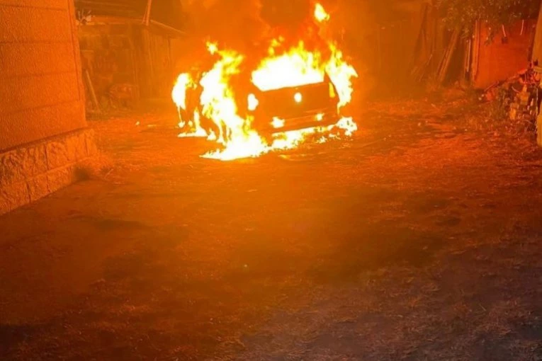 UŽAS! Bačen molotovljev koktel na porodičnu kuću u Velikoj Plani!