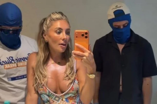 ŠOK! SPAVALA SA PREKO HILJADU MUŠKARACA U DANU I OSTALA TRUDNA! Porodila se Onlifens influenserka, stižu čestitke majci I OČEVIMA!