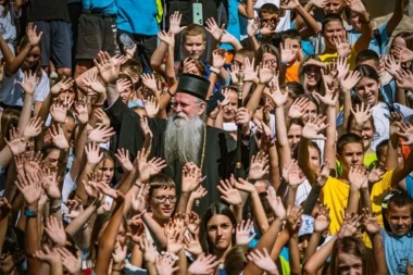 MITROPOLIT JOАНИКИЈЕ PRED NOVU ŠKOLSKU GODINU: Deci nije dovoljno preneti znanje, treba im pomoći da izrastu u dobre ljude