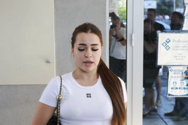 PLJUNUO JE NA ULICI I VREĐAO SVE ŽIVO I MRTVO! Maloletna Jovana U SUZAMA na lekarsom pregledu za "Elitu", isplivali DETALJI TAJNOG RAZGOVORA SA PRODUKCIJOM! (VIDEO)
