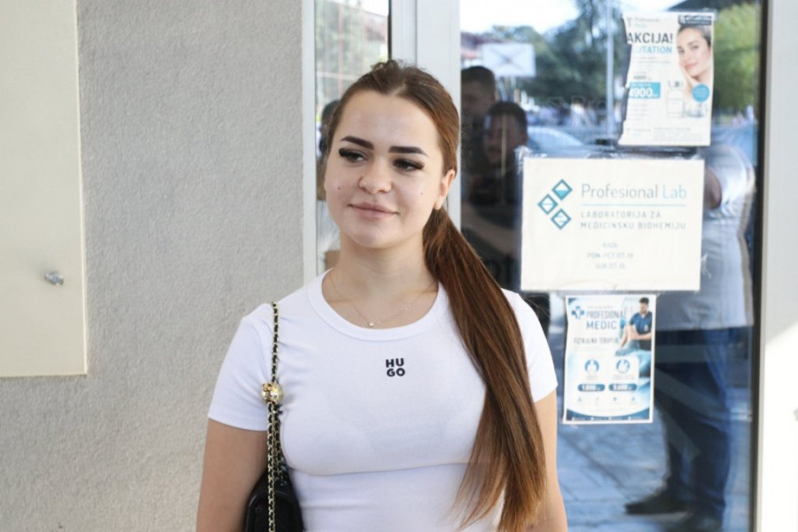 PLJUNUO JE NA ULICI I VREĐAO SVE ŽIVO I MRTVO! Maloletna Jovana U SUZAMA na lekarsom pregledu za "Elitu", isplivali DETALJI TAJNOG RAZGOVORA SA PRODUKCIJOM! (VIDEO)