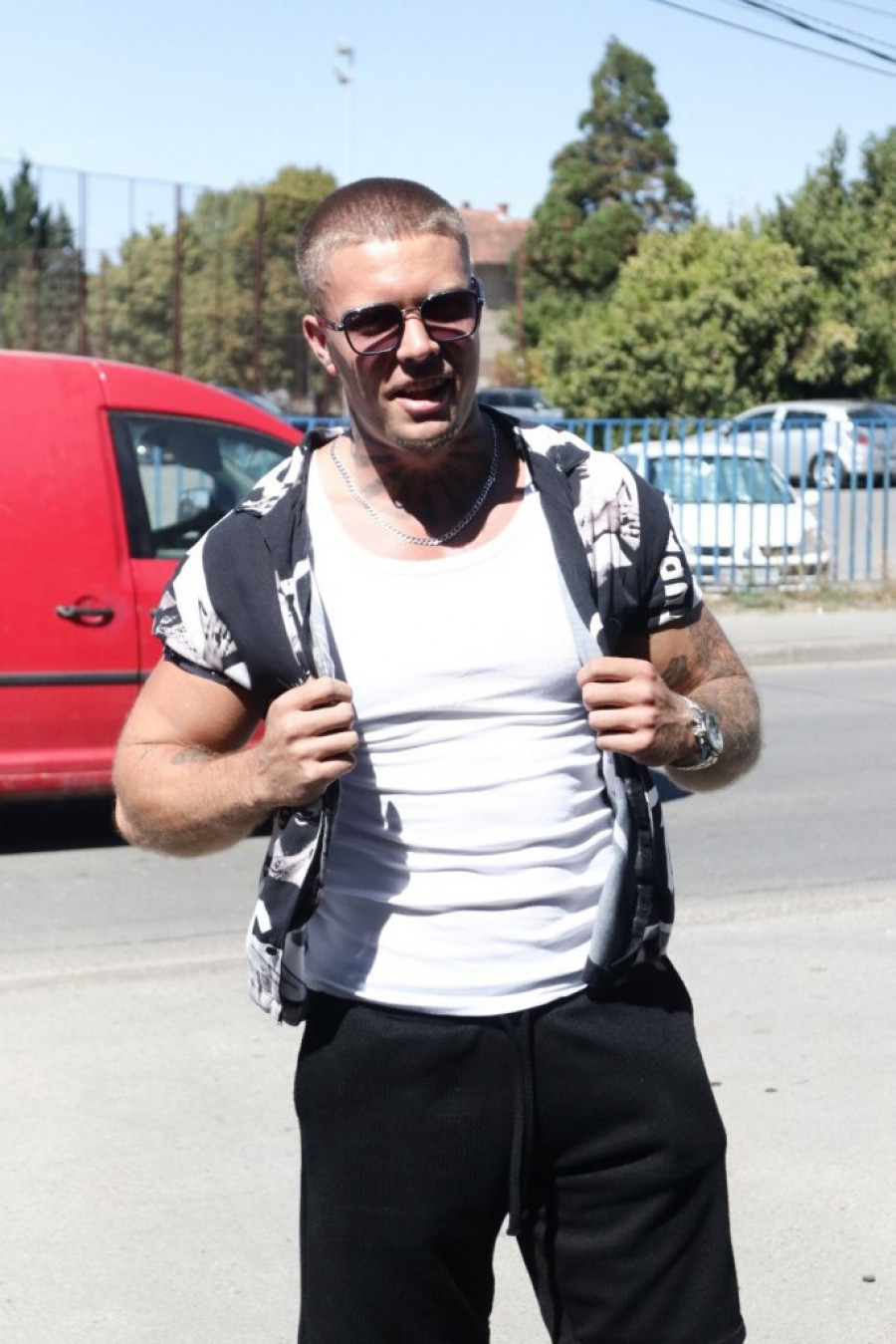 PROCURILE INFORMACIJE IZ KARANTINA: Novi učesnik "Elite 10" otkrio detalje o Anđeli Đuričić! (VIDEO)