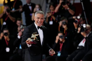 PRESTIŽNA NAGRADA OTIŠLA U RUKE SLAVNOG ZAVODNIKA! Svečano otvoreno  83. izdanje NAJSTARIJEG FILMSKOG FESTIVALA! (GAERIJA)