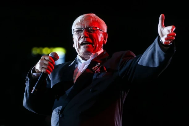 ZBOG OVOGA JE MILANČE RADOSAVLJEVIĆ PREKINUO KONCERT: Lavina emocija na Tašmajdanu!