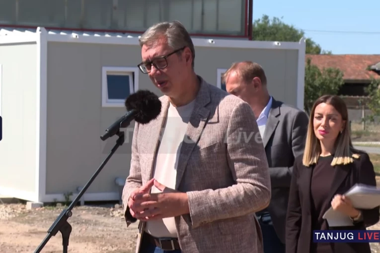 VUČIĆ OBILAZI SEVERNOBANATSKI OKRUG! Predsednik stigao u Rusko Selo!