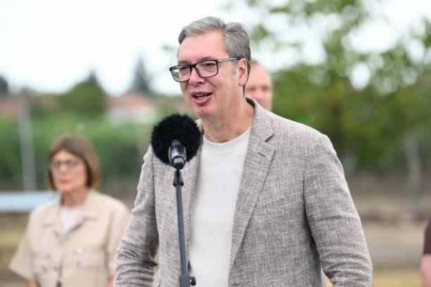 VUČIĆ U ČOKI: Put Čoka - Crna Bara krećemo već sutra! Narod ga dočekao aplauzima i povicima (FOTO)