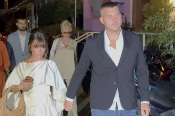 SIN LEPE BRENE POKAZAO "ZVER" OD 3 MILIONA EVRA! Ovakvu luksuznu mašinu Srbija NIJE VIDELA! (VIDEO)