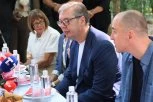 "Mnogo stvari je urađeno u ovom kraju!" Predsednik Vučiću poseti porodici Ćupić na Paliću